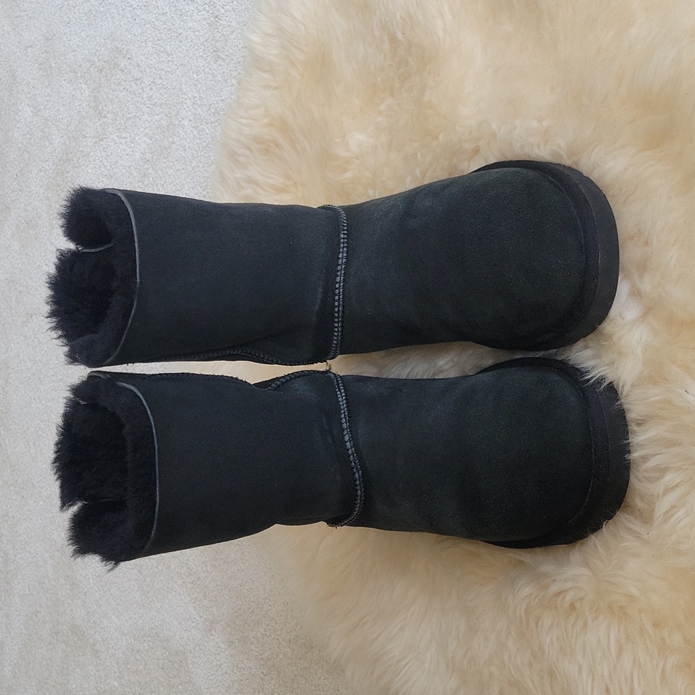 Ugg boots Bailey Bow double. Ladies size 10. Pre-owned. Black.
